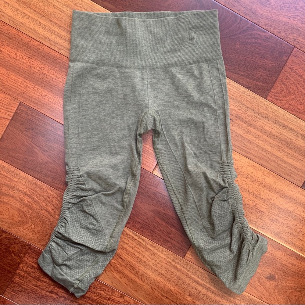 Lululemon In the Flow Crop II Seamless Ruched - Picture 4 of 13